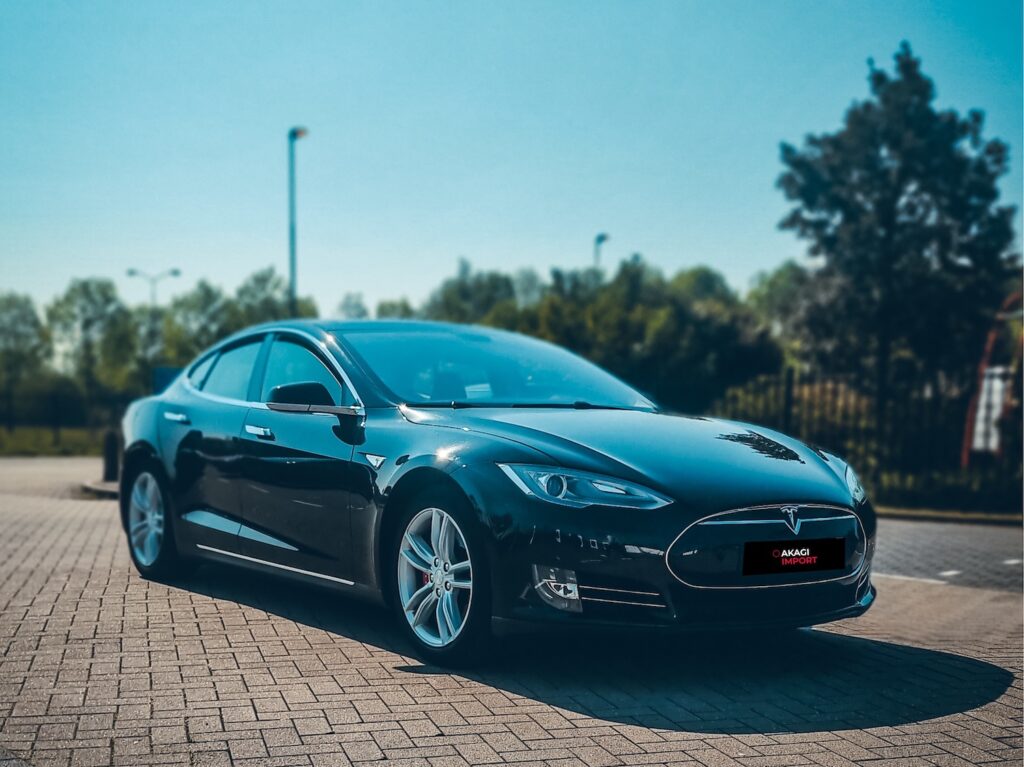 Import Tesla Nantes